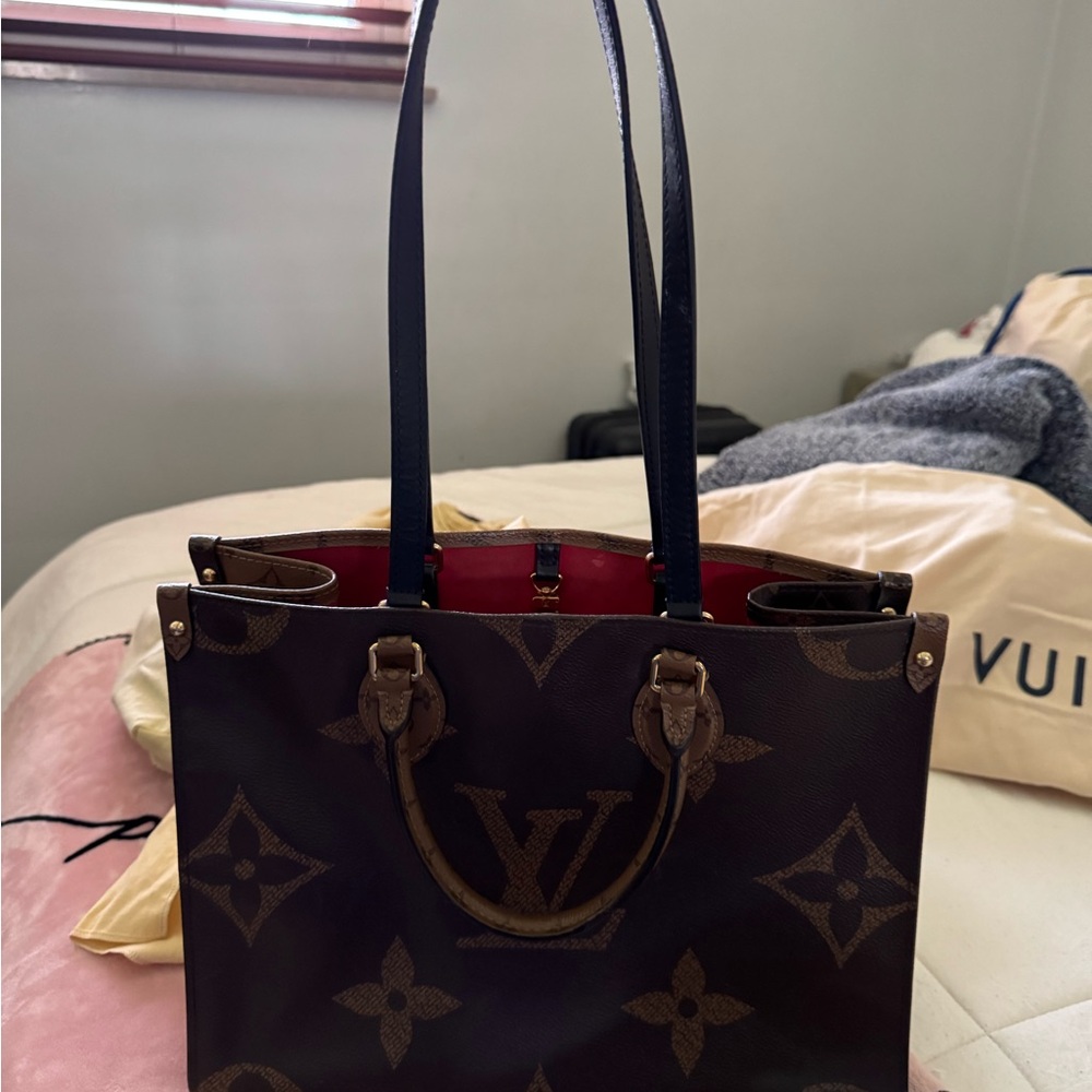 Louis Vuitton ON THE GO BAG ! - Picture 3 of 16